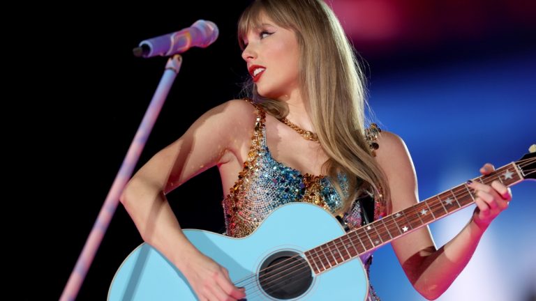 Taylor Swift GettyImages-1478625484 web escenario