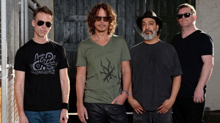 soundgarden llega a acuerdo con familia de Chris Cornell