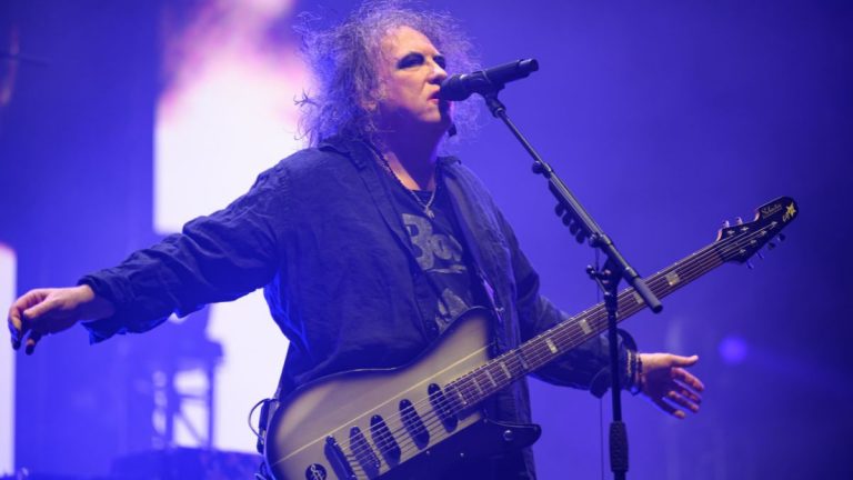 the cure Robert Smith chile GettyImages-1448642071