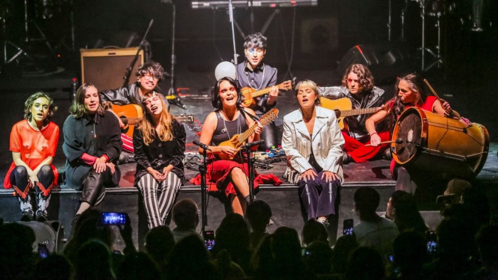 Camila Moreno y Juanita Parra Matucana 100 web