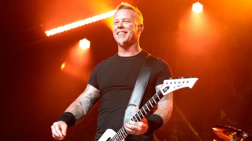 James Hetfield hospital ucranianos