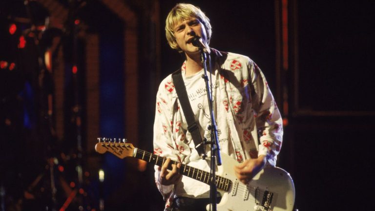 Kurt Cobain GettyImages-50985680 web guitarra destrozada