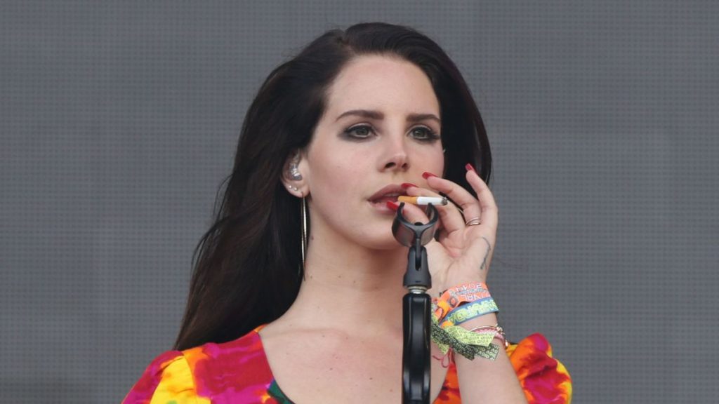 Lana del Rey vape