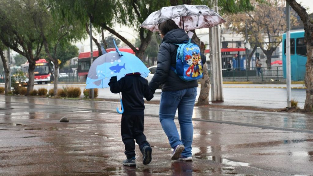 Lluvia y nieve en santiago A_UNO_1465203 web