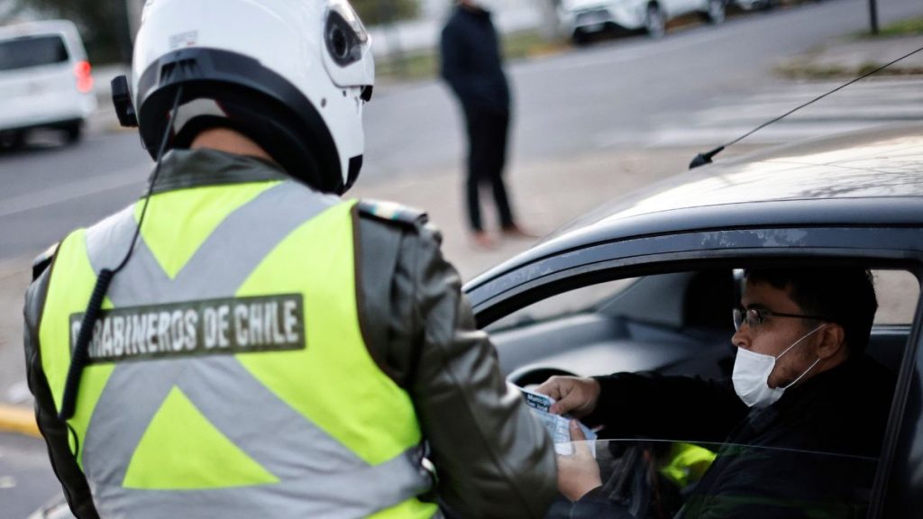 Restricción vehicular jueves 25