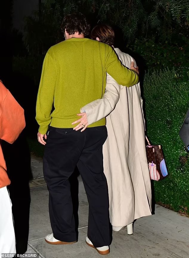Sarah Paulson y Pedro Pascal