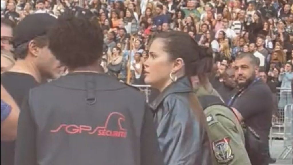 Selena Gómez pelea.