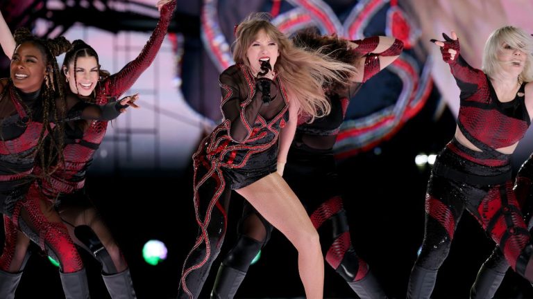 Taylor Swift rompe récords billboard
