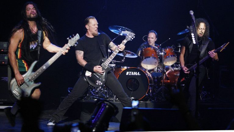Metallica demanda chileno