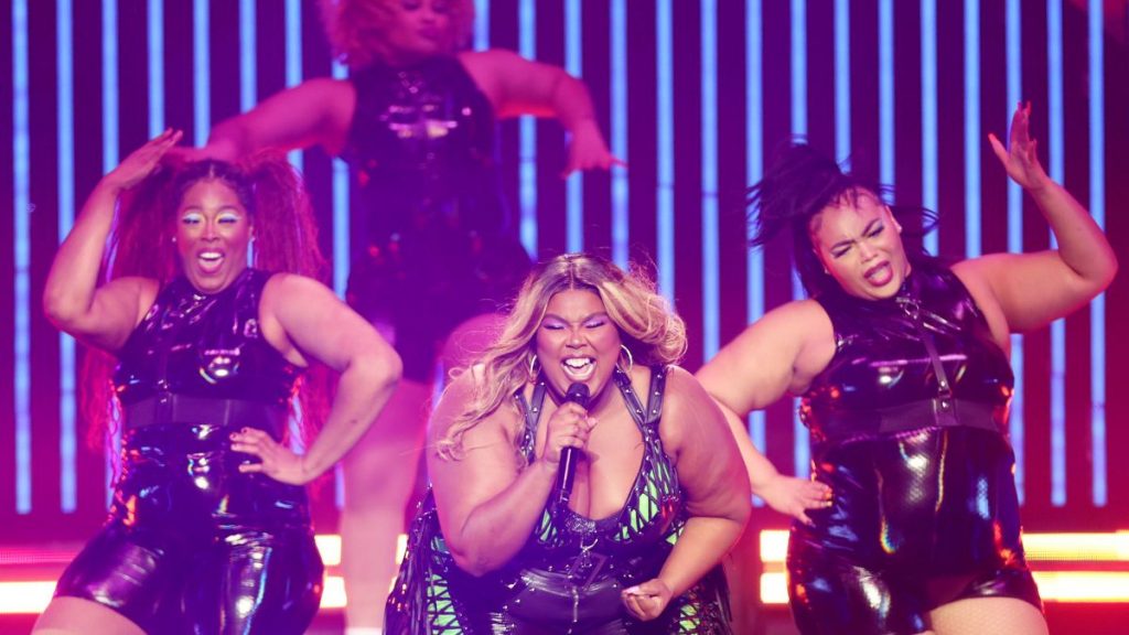 Lizzo and her dancers GettyImages-1564976622