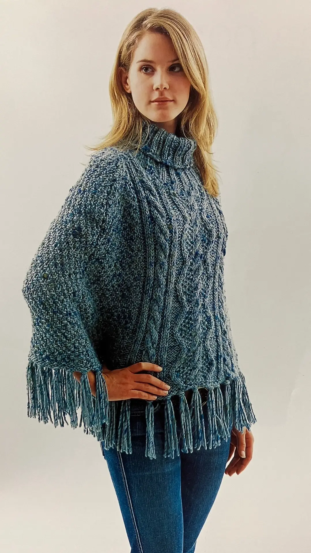 Lana Del Rey como modelo de ponchos