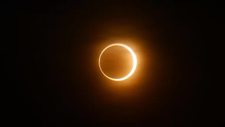 Eclipse solar anular GettyImages-95789333 web