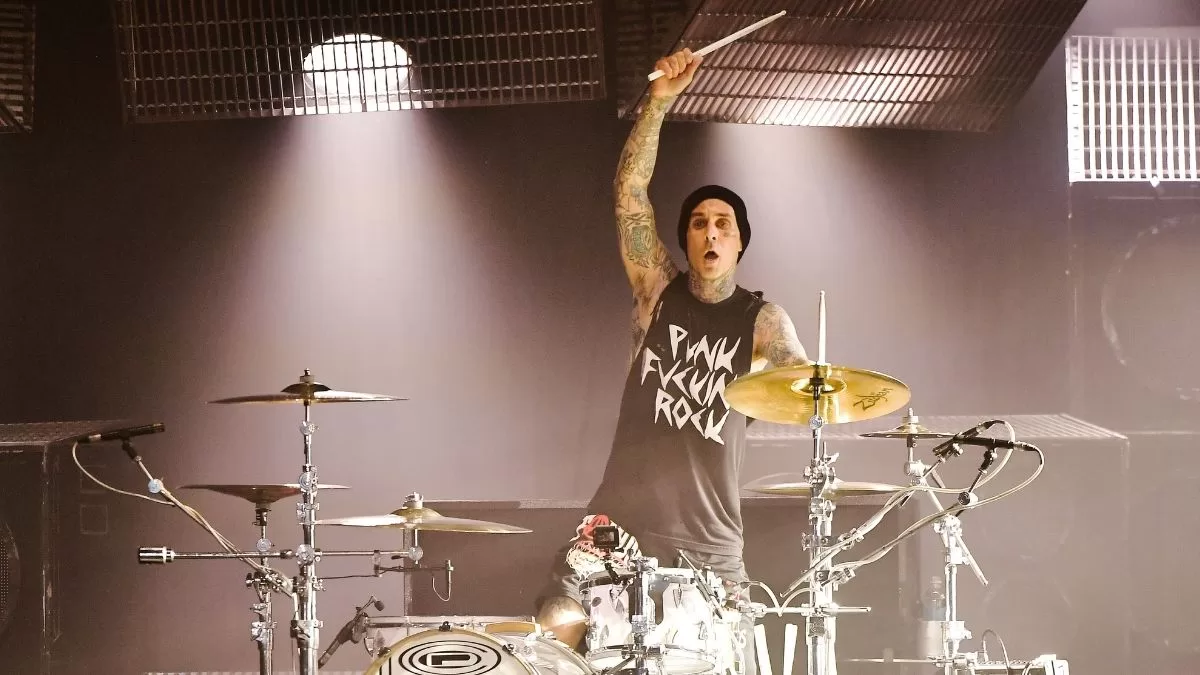 Sucedió otra vez Travis Barker sufre un accidente en una de sus manos