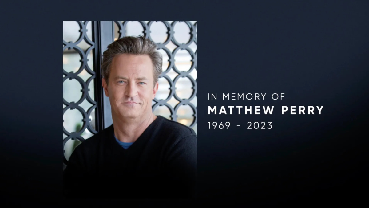 placa en memoria de Matthew Perry