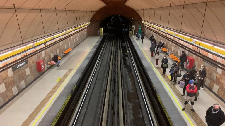 Metro de Santiago Estación cerrada Línea 2 web
