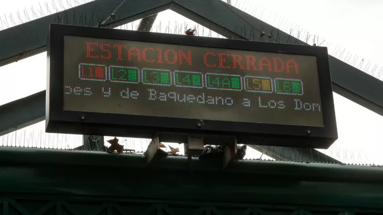 Metro de santiago estaciones cerrada