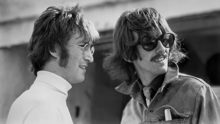 John Lennon George Harrison GettyImages-3246278 web