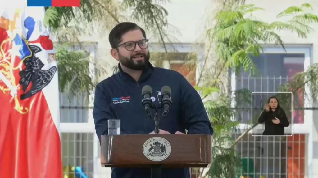 Presidente gabriel boric le gritan merluzo