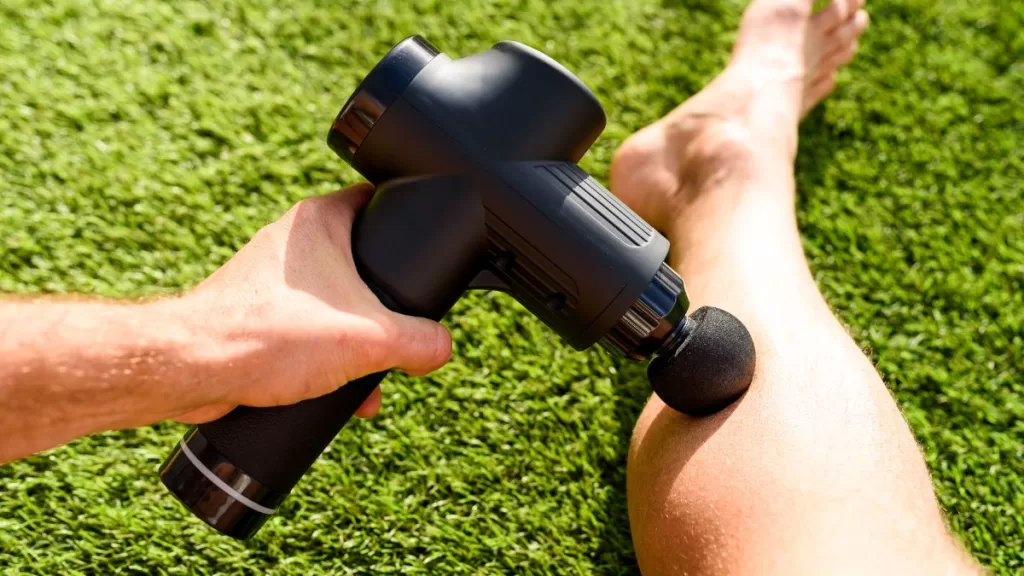 Pistola de Masajes GettyImages-1714875836 web sernac