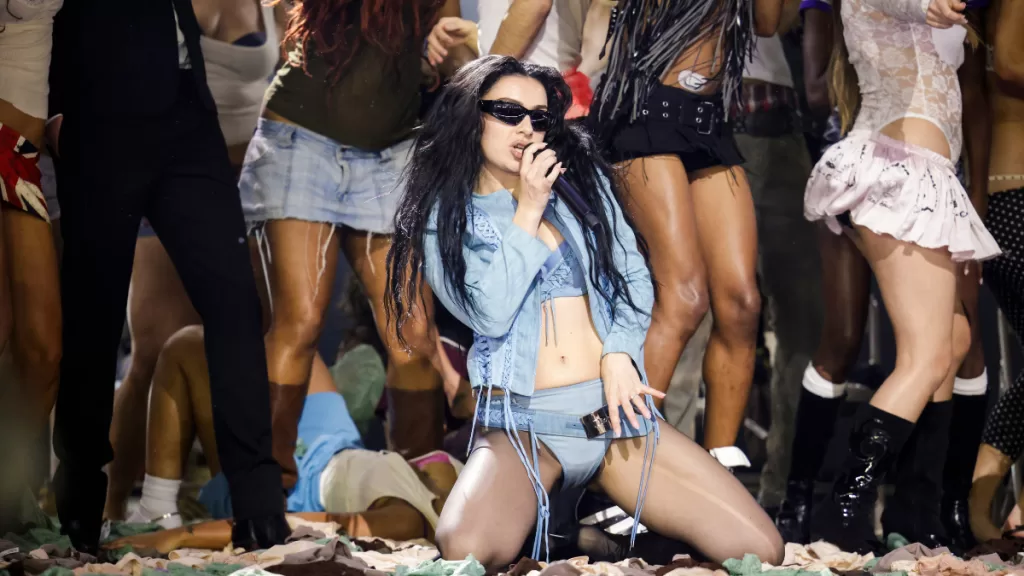 Charli xcx en los grammy 2025. Getty Images