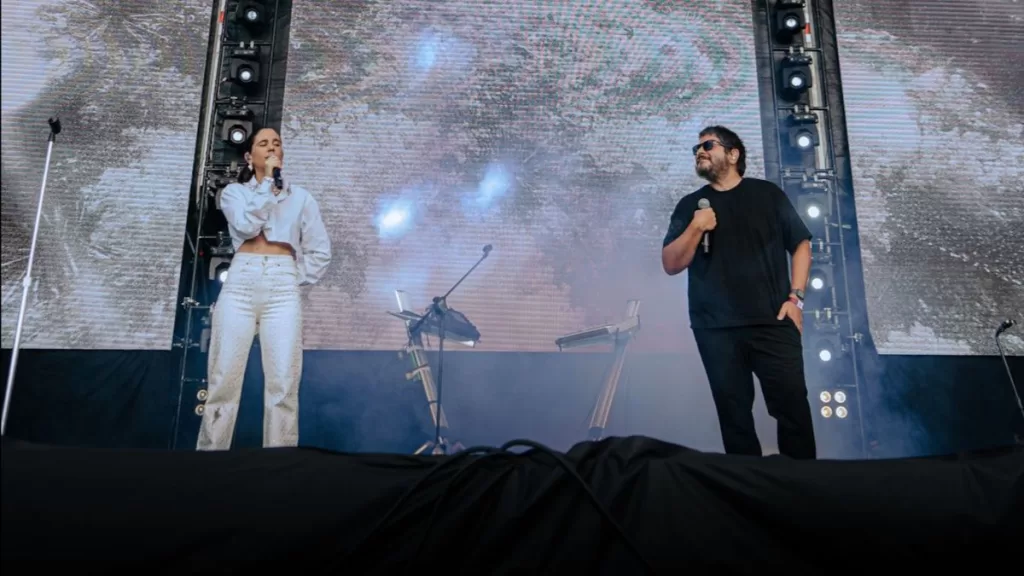 Javiera Mena y Santiago Motorizado web