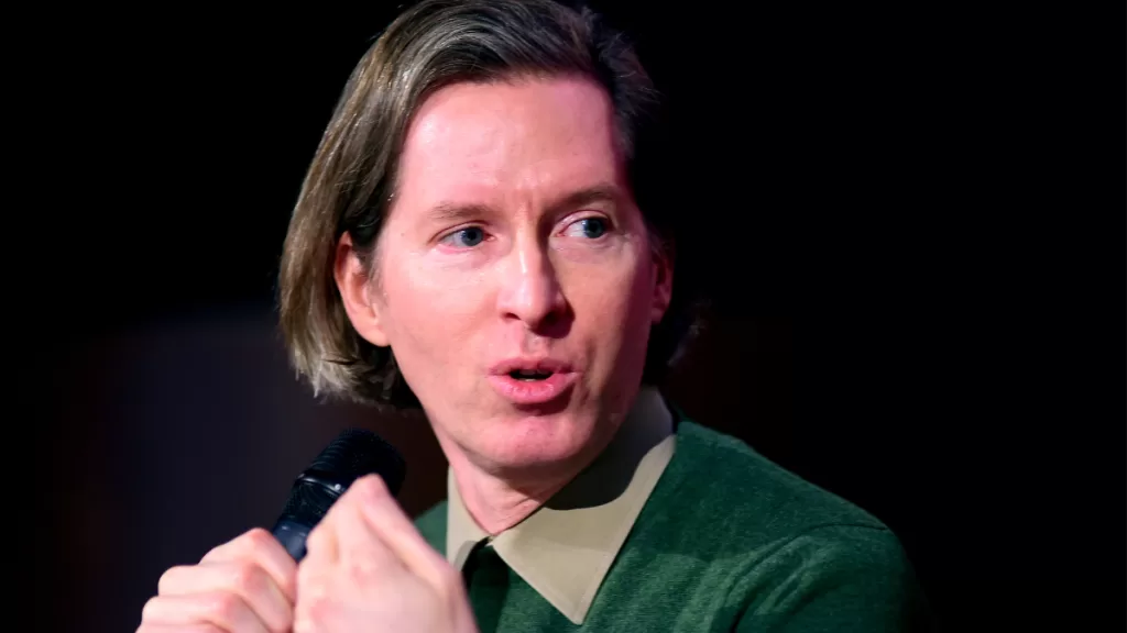 Director Wes Anderson fondo negro. Getty Images