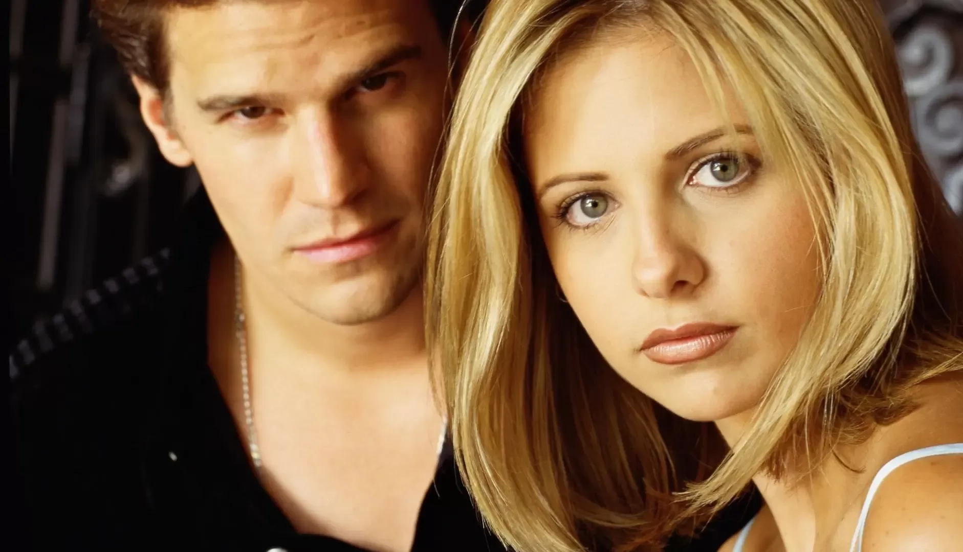 Sarah Michelle Gellar y David Boreanz en Buffy la cazavampiros. Foto: The CW