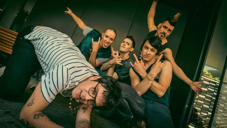 Los People in the dragon web