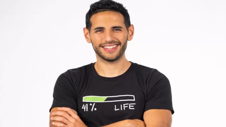 Nas Daily llega por primera vez a Santiago: el creador de contenidos virales, con más de 60 millones de seguidores que promueve la coexistencia ofrecerá una charla abierta para líderes de opinión así como a cualquier persona interesada en el poder de las historias para construir una sociedad más empática y conectada.