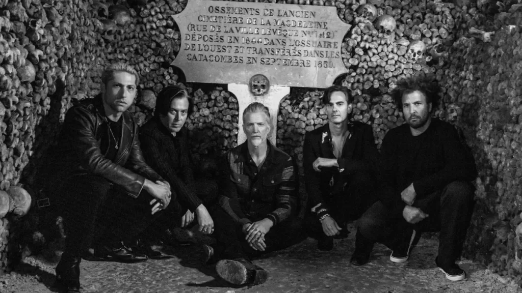 Queens of the Stone Age durante la grabación del documental Alive in the Catacombs.