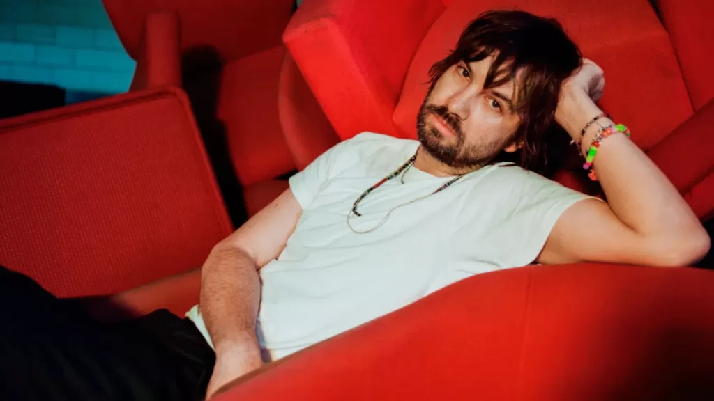 Un giro musical: Tame Impala lanza nuevo single "End of Summer" con video musical