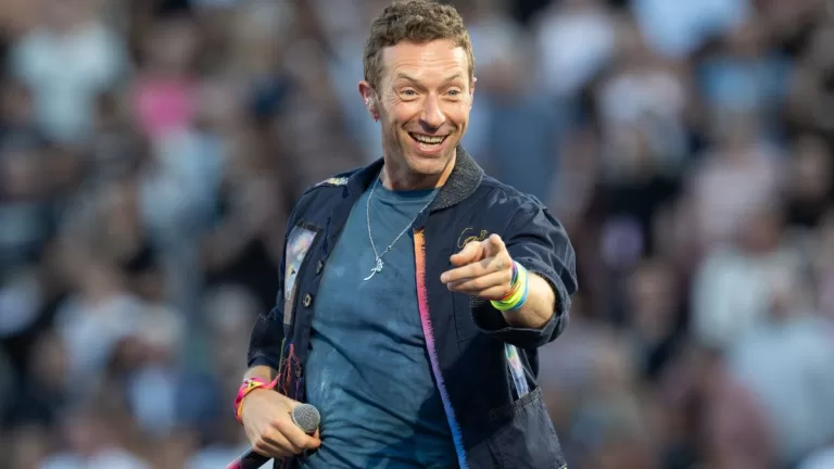 Pareja viral del concierto de Coldplay ahora tiene un videojuego