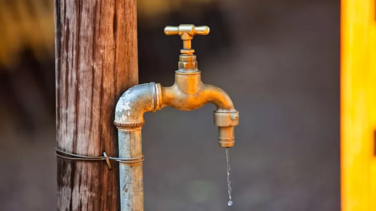 corte de agua GettyImages-2184997613 web