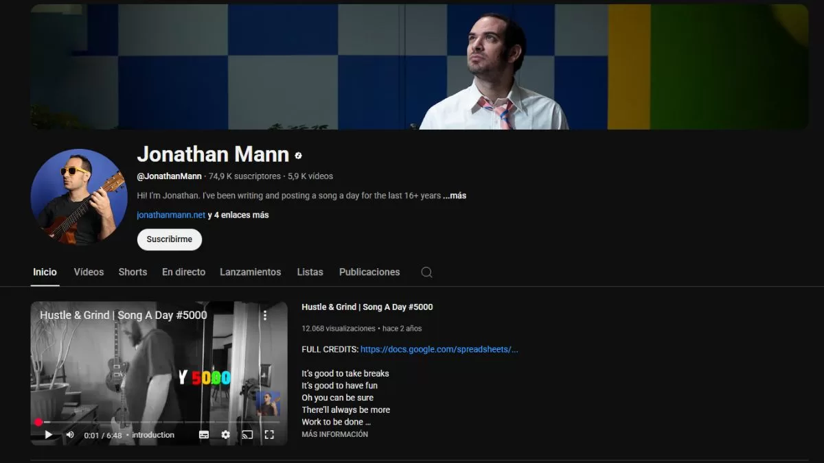 Canal de YouTube de Jonathan Mann, que creó el videojuego de la pareja del concierto de Coldplay.