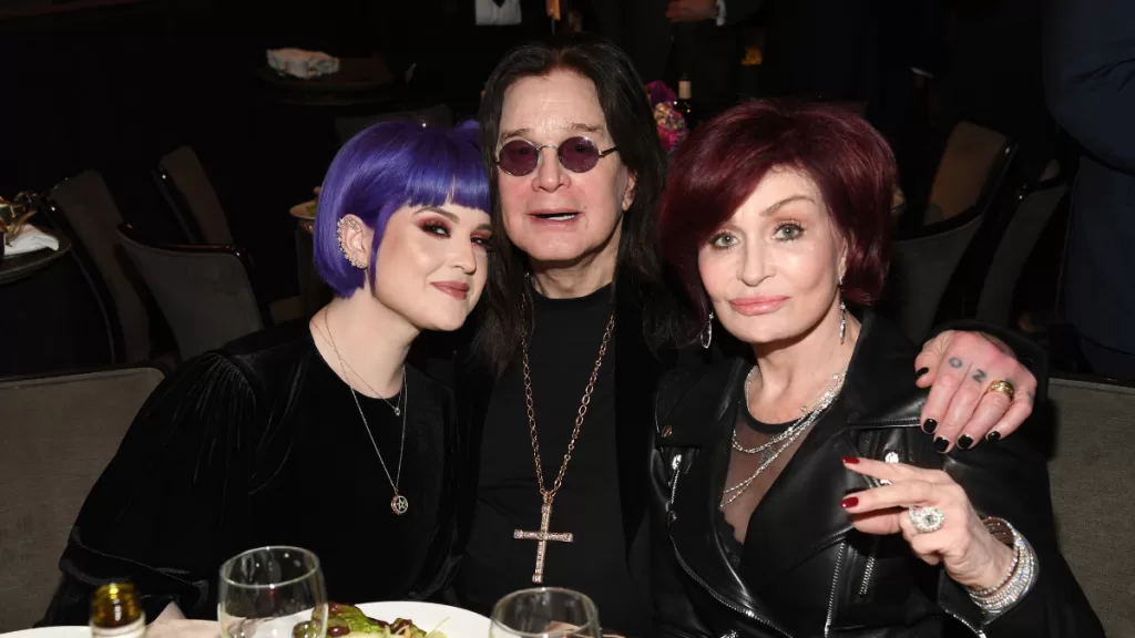 La hija de Ozzy Osbourne niega pacto suicida entre sus padres y aclara salud de Ozzy