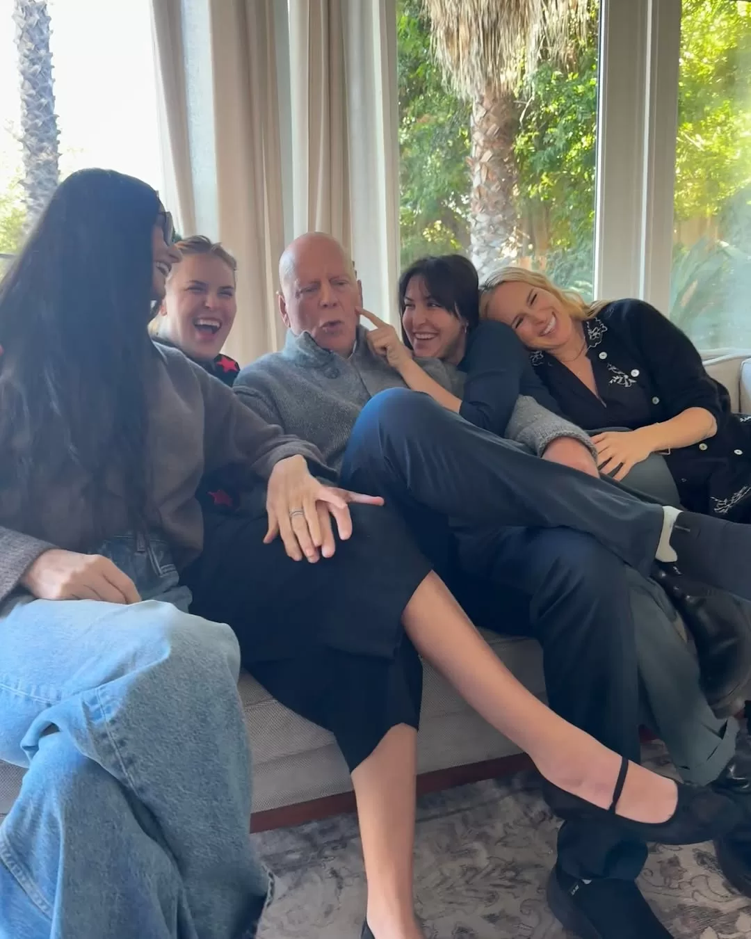 Bruce Willis y su familia en su cumpleaños en marzo. 