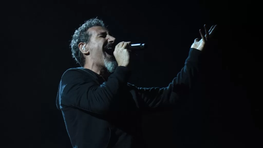 Serj Tankian, de System of a Down, anuncia nuevo álbum: "Covers, Collaborations & Collages"