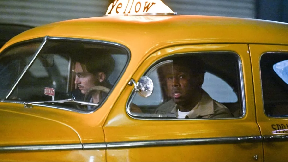 Tyler, The Creator fotografiado en el set de “Marty Supreme” con Timothée Chalamet.