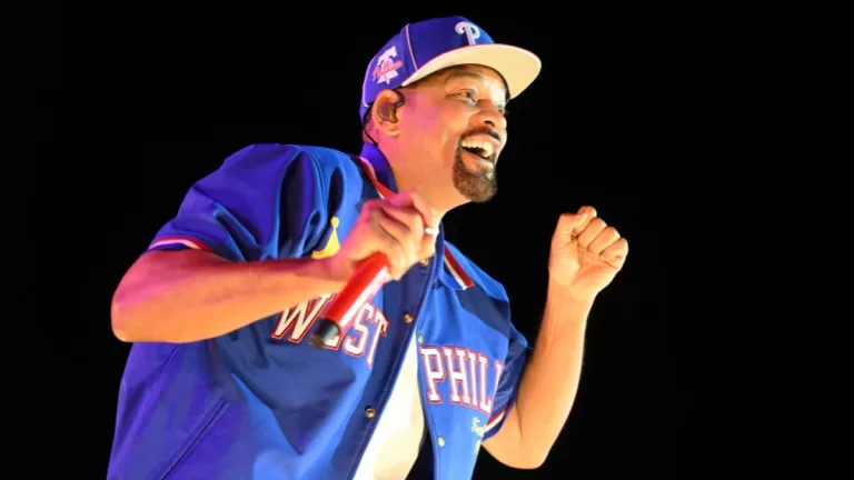 Fanáticos con caras borrosas: Acusan a Will Smith de crear fans con inteligencia artificial en nuevo video de su concierto