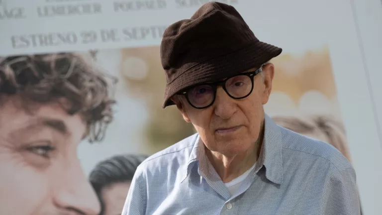 “Una vergüenza y un insulto”: Woody Allen se enfrentó a críticas tras aparición en la Semana Internacional de Cine de Moscú