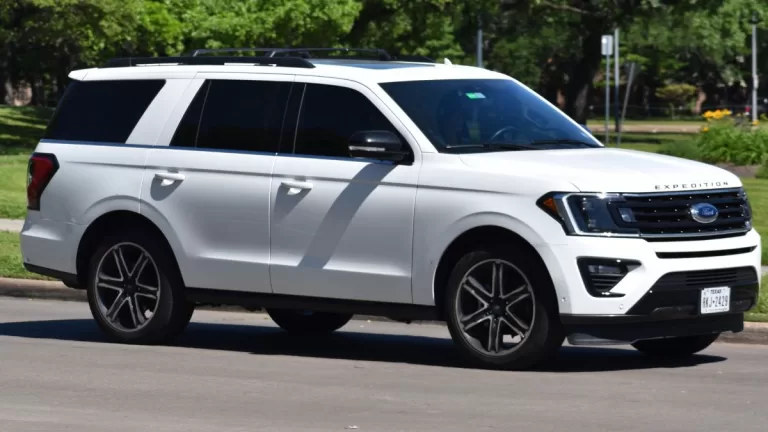 Ford Expedition GettyImages-2152099910 web sernac