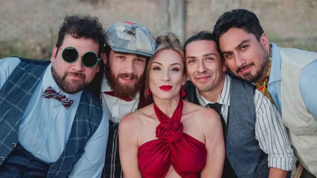 Sigrid Alegría y los claveles web