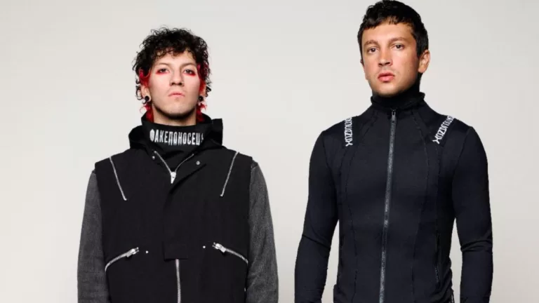 Twenty One Pilots web