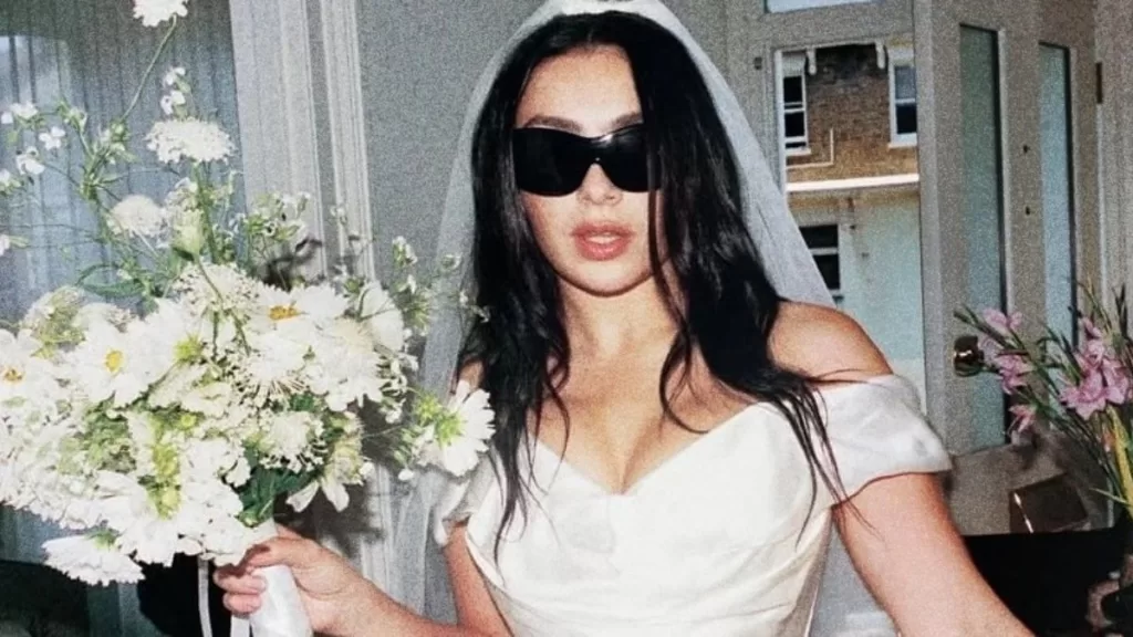 Esta es la artista que cantó mientras Charli XCX caminaba hacia el altar en su boda