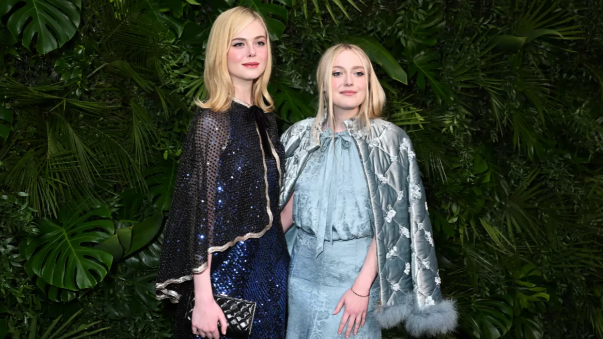 Elle y Dakota Fanning en marzo de este año. 