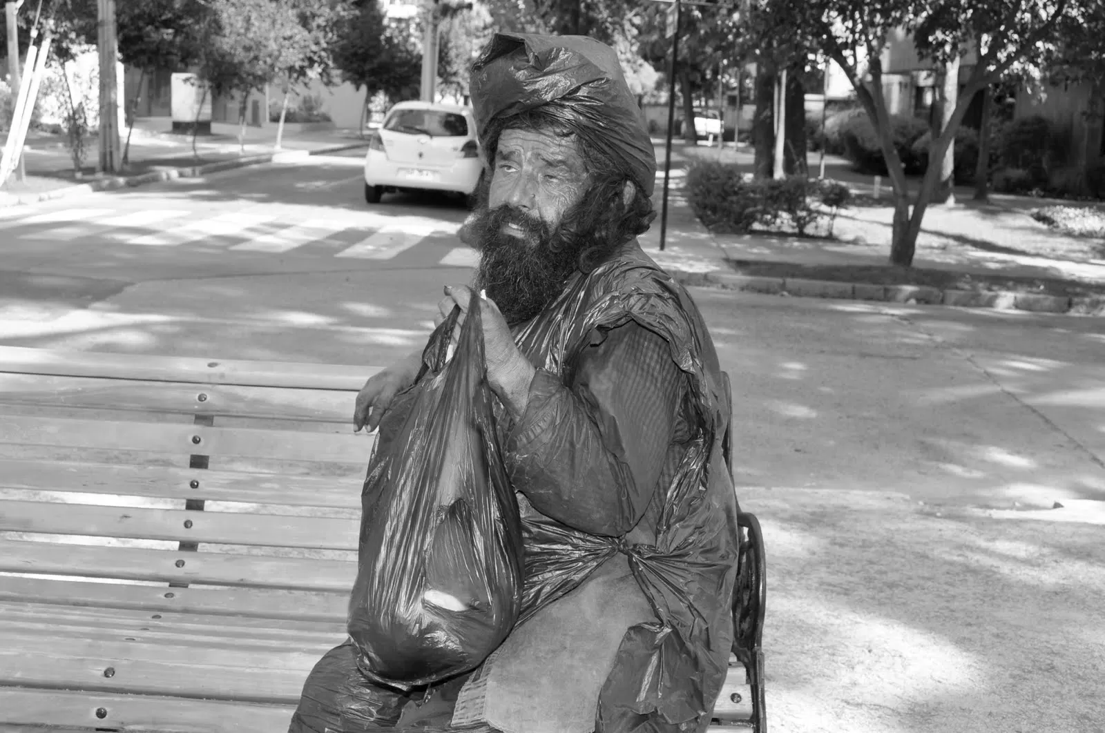 "Hombre Bolsa" en Las Condes.