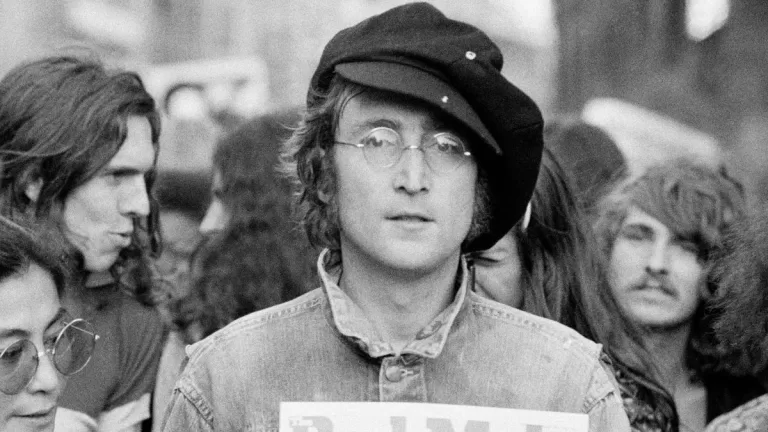 El asesino de John Lennon ha pedido libertad condicional 14 veces: Se la negaron de nuevo