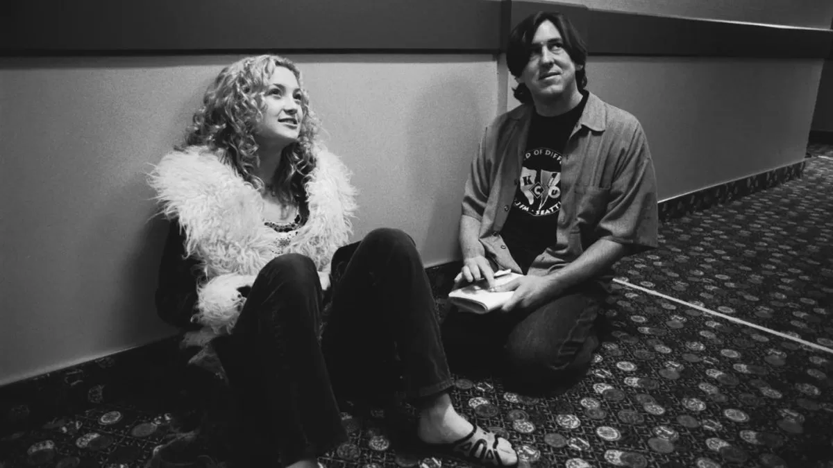 Kate Hudson y Cameron Crowe en el set de "Almost Famous". 