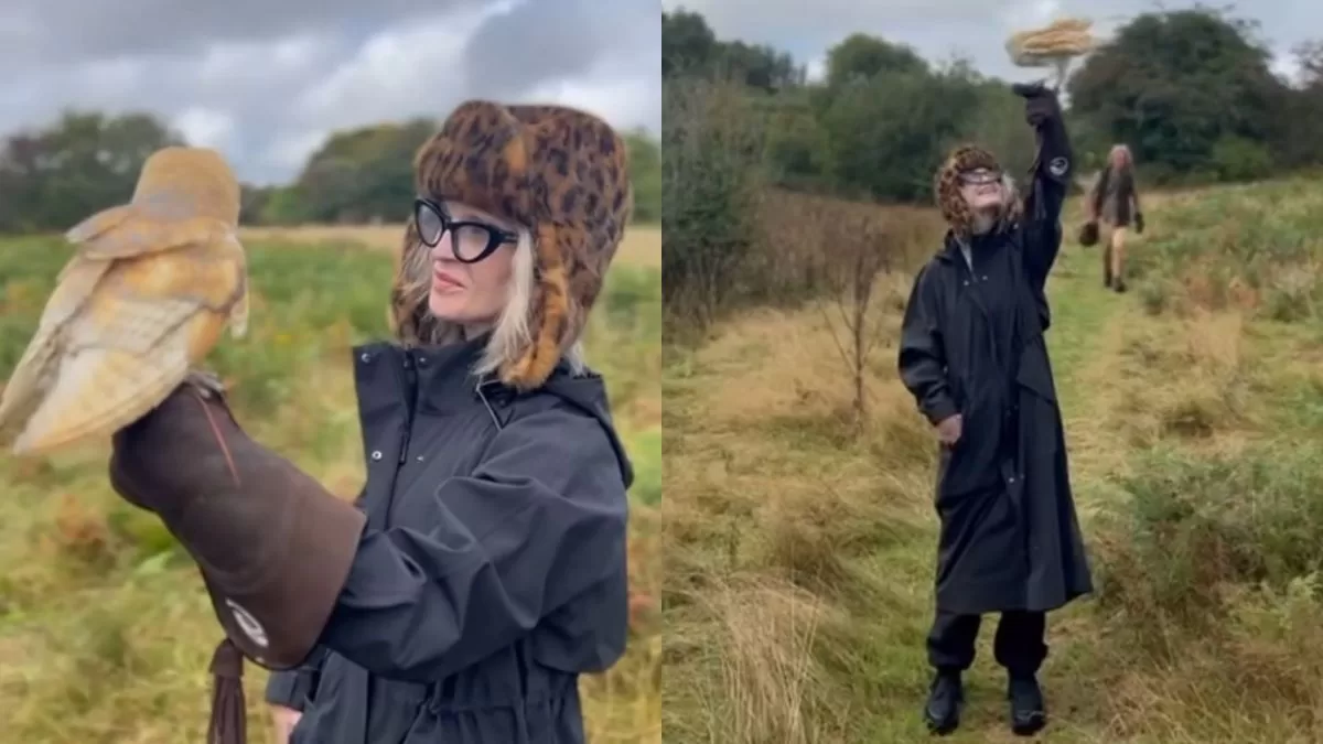 Kelly Osbourne y la lechuza en sus manos.