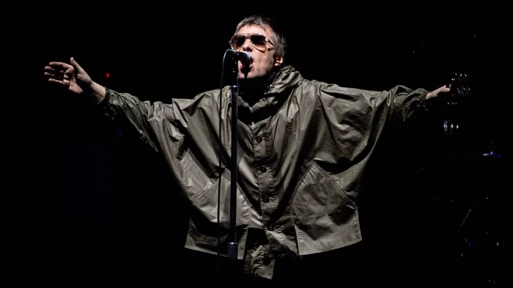 La guitarra que Liam Gallagher destrozó tras la separación de Oasis será subastada por esta impresionante cifra